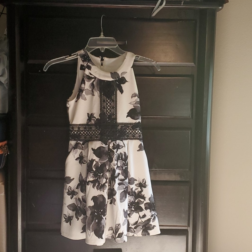 Girl's dress